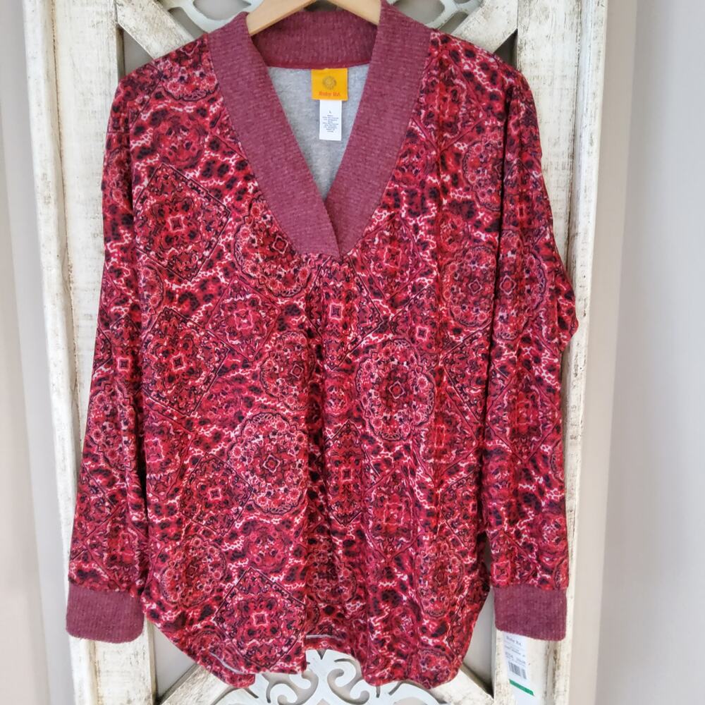 Ruby Rd Size L XL Leopard Medallion Hacci Soft Brushed V-Neck Knit Relaxed Top